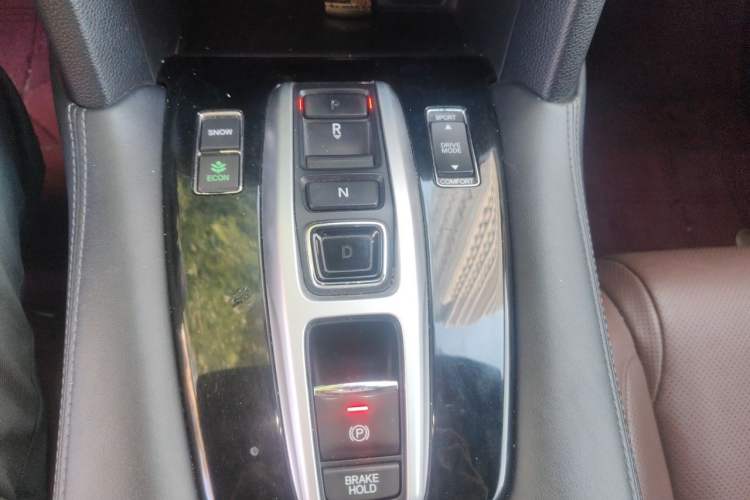 Used Honda UR-V 2017 370TURBO Four-Wheel Drive Prestige Edition China V Gear Lever