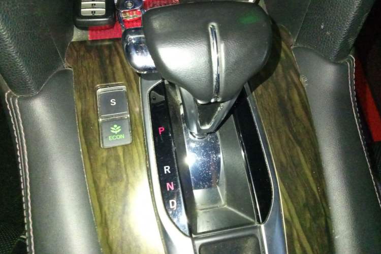 Used Honda UR-V 2017 240TURBO Two-Wheel Drive Luxury Edition China V Gear Lever