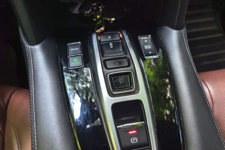 Used Honda UR-V 2017 370TURBO Four-Wheel Drive Prestige Edition China V Gear Lever