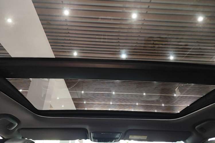 Used Honda UR-V 2017 370TURBO 2WD Prestige Edition China V Headliner