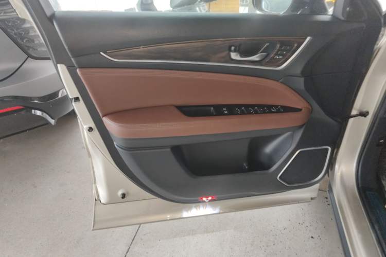 Used Honda UR-V 2017 370TURBO Four-Wheel Drive Prestige Edition China V Left Front Door Interior