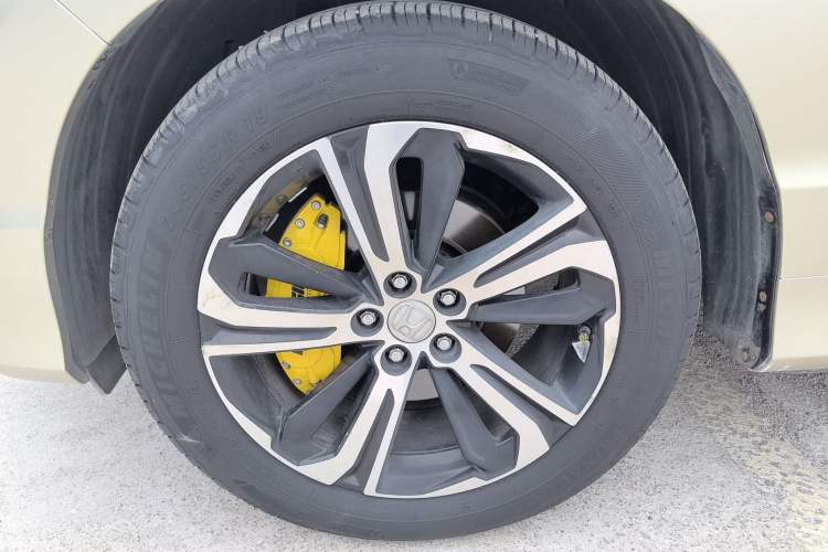 Used Honda UR-V 2017 370TURBO 2WD Prestige Edition China V Left Front Wheel Hub