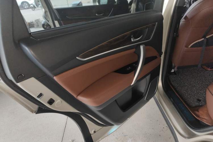 Used Honda UR-V 2017 370TURBO Four-Wheel Drive Prestige Edition China V Left Rear Door Interior