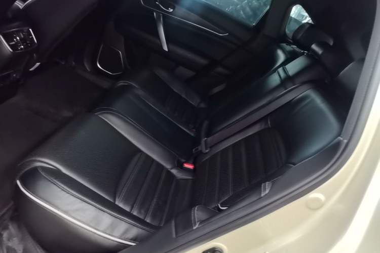 Used Honda UR-V 2017 240TURBO Two-Wheel Drive Luxury Edition China V Left Rear Seat