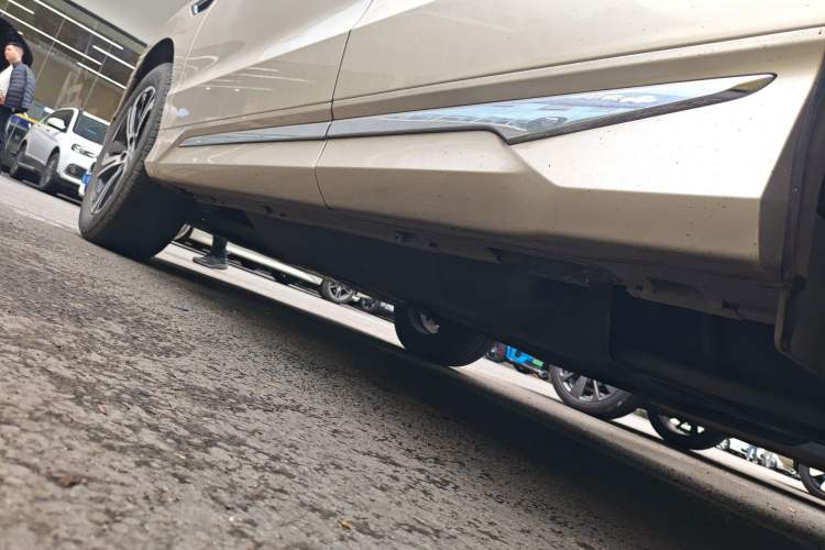 Used Honda UR-V 2017 370TURBO 2WD Prestige Edition China V Left Side Sill