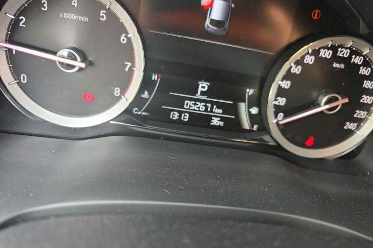Used Honda UR-V 2017 240TURBO Two-Wheel Drive Classic Edition China V Odometer Close Up