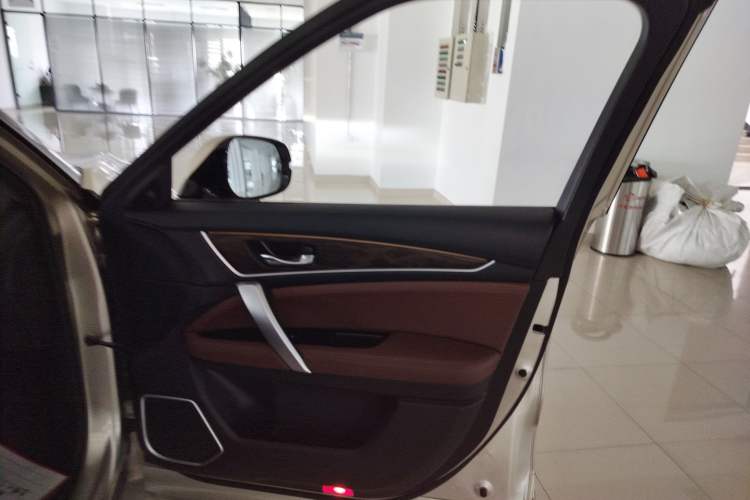 Used Honda UR-V 2017 370TURBO Four-Wheel Drive Prestige Edition China V Right Front Door Interior