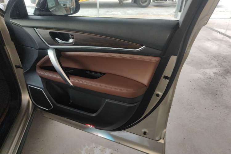 Used Honda UR-V 2017 370TURBO Four-Wheel Drive Prestige Edition China V Right Front Door Interior