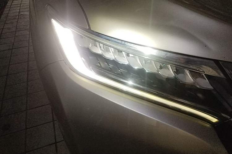 Used Honda UR-V 2017 370TURBO 2WD Prestige Edition China V Right Front Headlight
