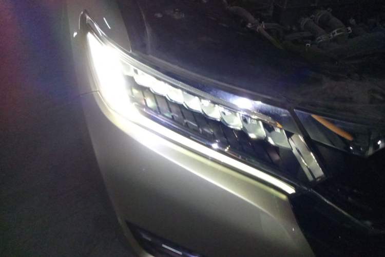 Used Honda UR-V 2017 240TURBO Two-Wheel Drive Luxury Edition China V Right Front Headlight