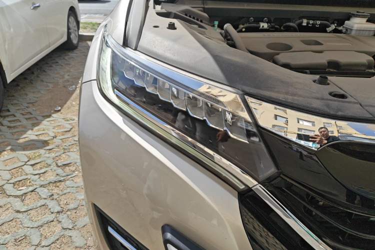 Used Honda UR-V 2017 370TURBO 2WD Prestige Edition China V Right Front Headlight