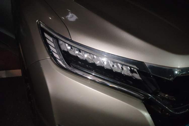 Used Honda UR-V 2017 370TURBO Four-Wheel Drive Prestige Edition China V Right Front Headlight