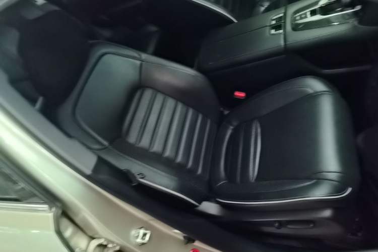 Used Honda UR-V 2017 240TURBO Two-Wheel Drive Luxury Edition China V Right Front Seat