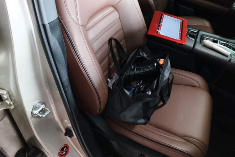 Used Honda UR-V 2017 370TURBO 2WD Prestige Edition China V Right Front Seat