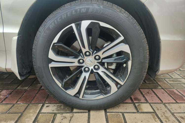 Used Honda UR-V 2017 370TURBO Four-Wheel Drive Prestige Edition China V Right Front Wheel Hub