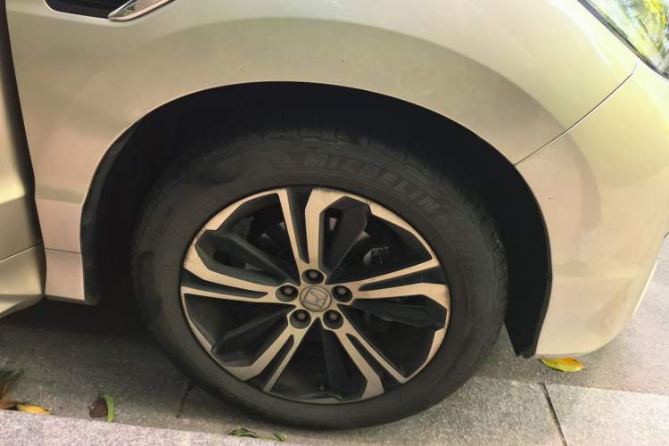Used Honda UR-V 2017 370TURBO Four-Wheel Drive Prestige Edition China V Right Front Wheel Hub