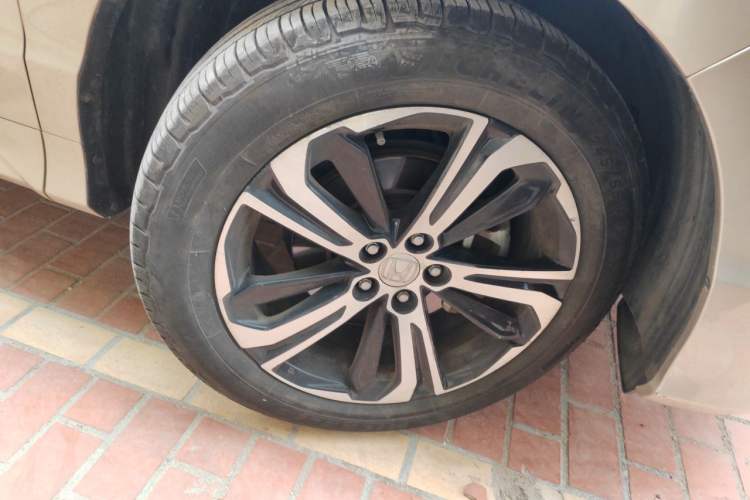 Used Honda UR-V 2017 370TURBO Four-Wheel Drive Prestige Edition China V Right Front Wheel Hub