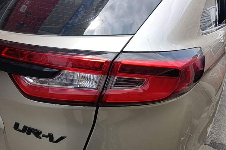 Used Honda UR-V 2017 370TURBO 2WD Prestige Edition China V Right Rear Taillight