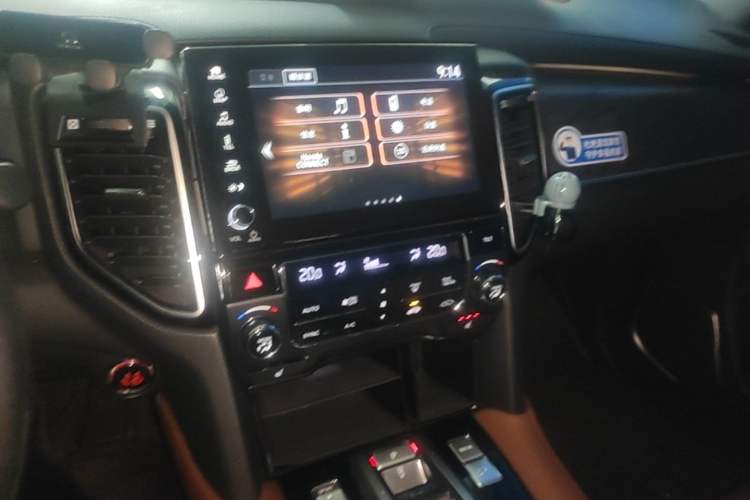 Used Honda UR-V 2020 370TURBO Two-Wheel Drive Luxury Edition Audio And AC Panel