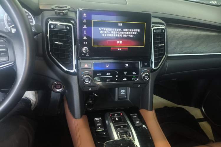 Used Honda UR-V 2020 370TURBO Two-Wheel Drive Luxury Edition Audio And AC Panel