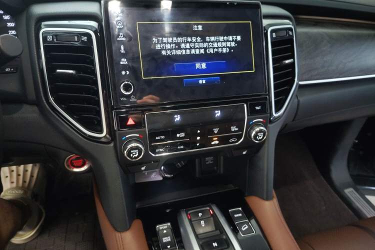 Used Honda UR-V 2020 370TURBO Two-Wheel Drive Luxury Edition Audio And AC Panel