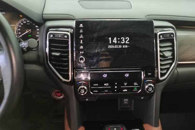 Used Honda UR-V 2020 370TURBO Two-Wheel Drive Luxury Edition Audio And AC Panel