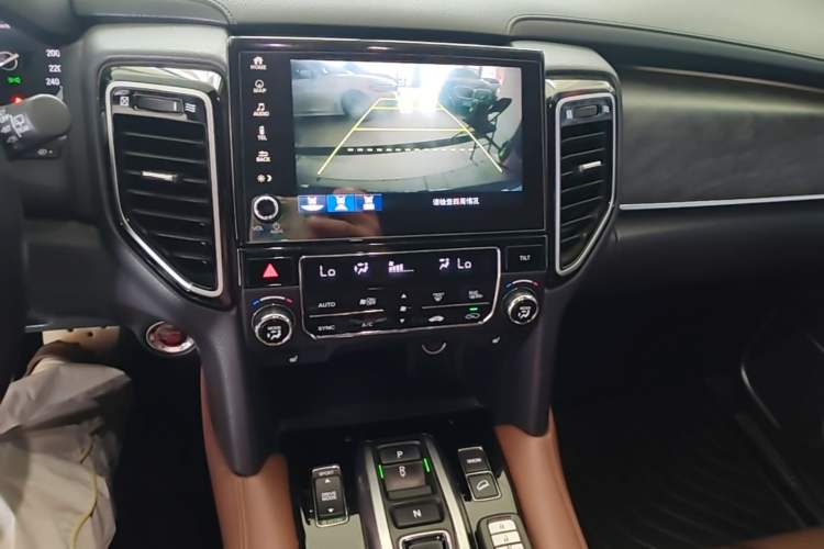 Used Honda UR-V 2020 370TURBO Two-Wheel Drive Luxury Edition Audio And AC Panel