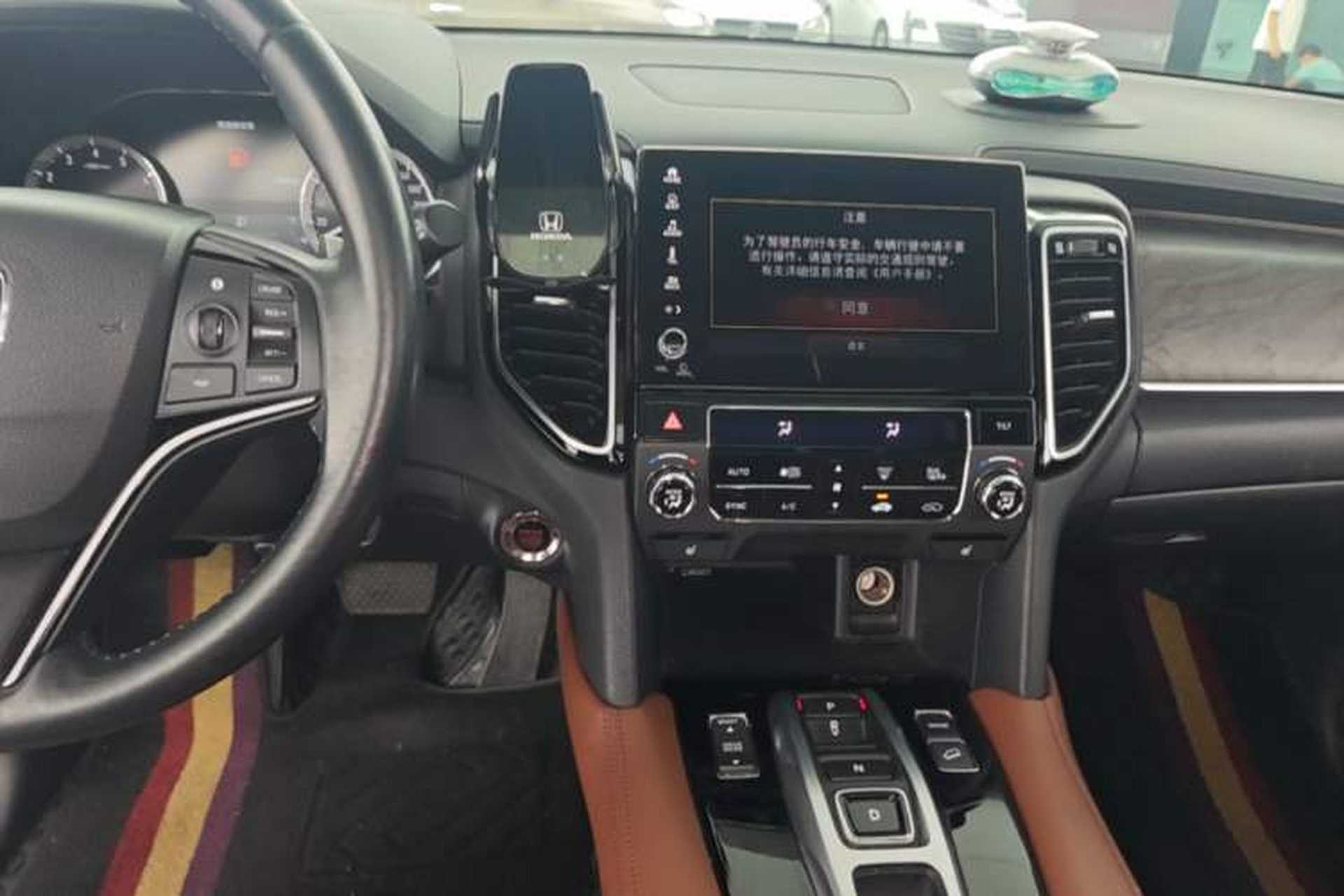 Used Honda UR-V 2020 370TURBO Two-Wheel Drive Luxury Edition Audio And AC Panel