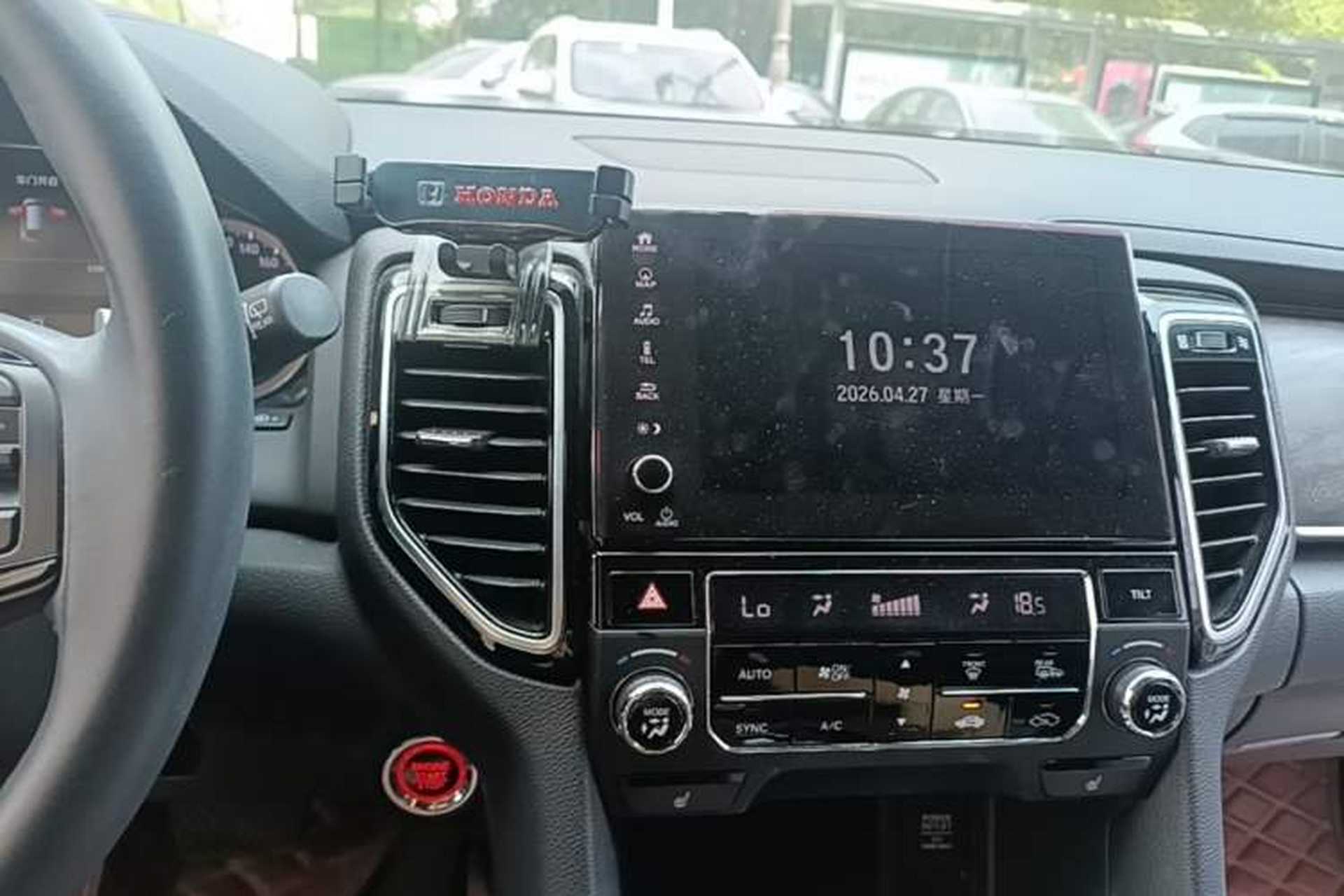 Used Honda UR-V 2020 370TURBO Two-Wheel Drive Luxury Edition Audio And AC Panel