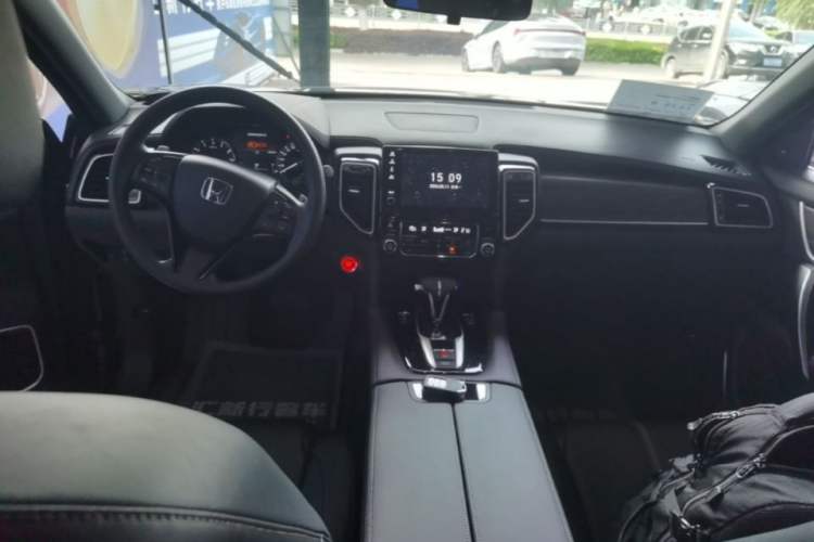 Used Honda UR-V 2020 240TURBO Two-Wheel Drive Zhiyue Version Center Console