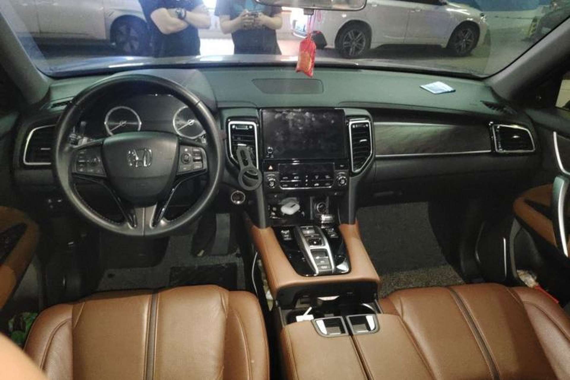 Used Honda UR-V 2020 370TURBO Two-Wheel Drive Luxury Edition Center Console