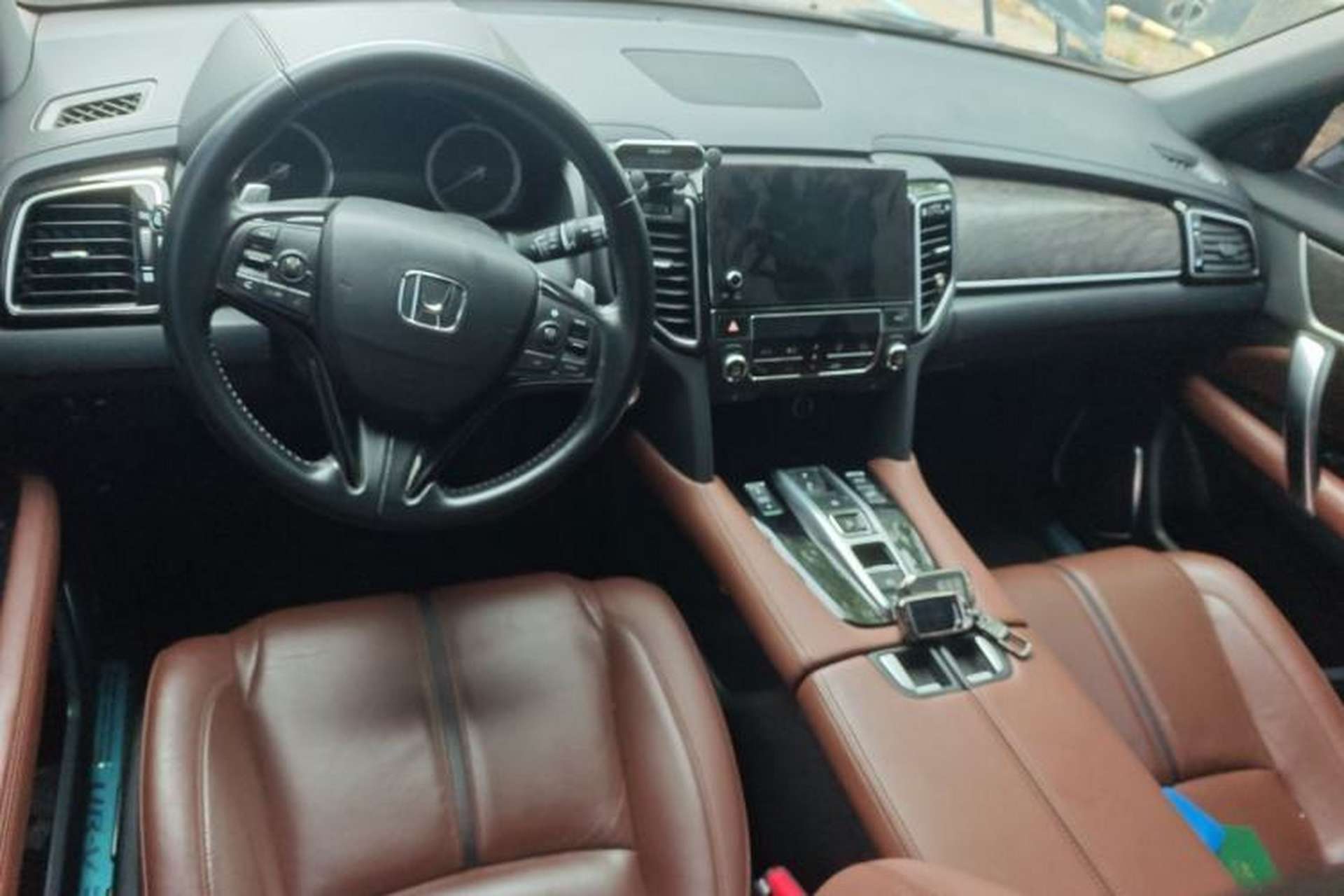 Used Honda UR-V 2020 370TURBO Two-Wheel Drive Luxury Edition Center Console