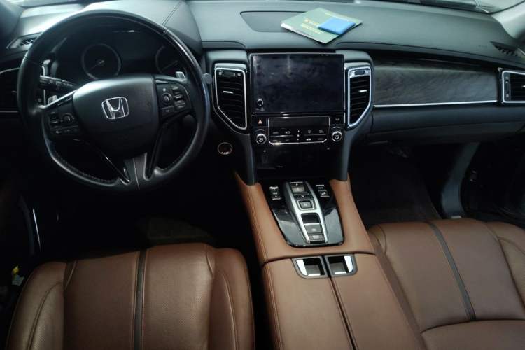 Used Honda UR-V 2020 370TURBO Two-Wheel Drive Luxury Edition Center Console