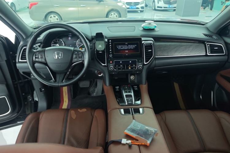 Used Honda UR-V 2020 370TURBO Two-Wheel Drive Luxury Edition Center Console