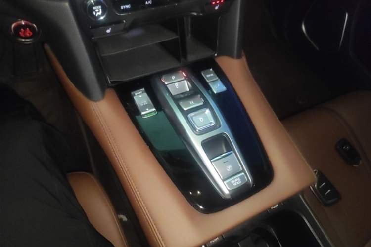 Used Honda UR-V 2020 370TURBO Two-Wheel Drive Luxury Edition Gear Lever