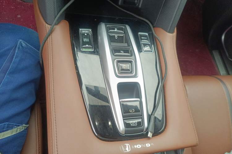 Used Honda UR-V 2020 370TURBO Two-Wheel Drive Luxury Edition Gear Lever