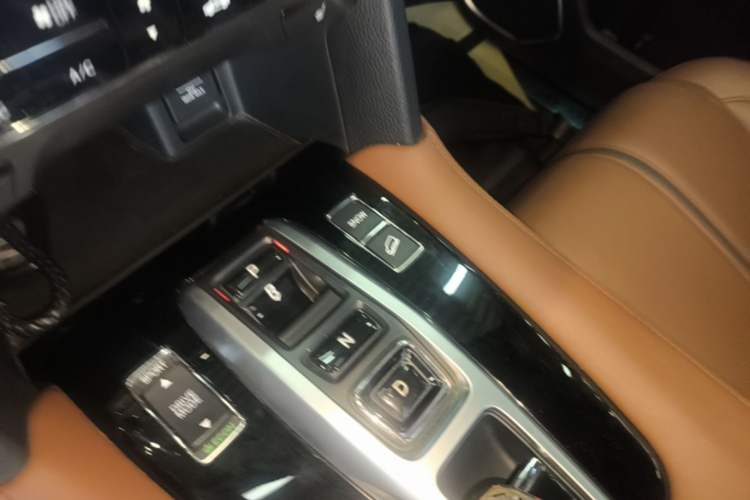 Used Honda UR-V 2020 370TURBO Two-Wheel Drive Luxury Edition Gear Lever