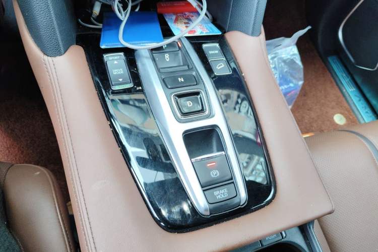 Used Honda UR-V 2020 370TURBO Two-Wheel Drive Luxury Edition Gear Lever