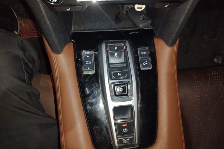Used Honda UR-V 2020 370TURBO Two-Wheel Drive Luxury Edition Gear Lever