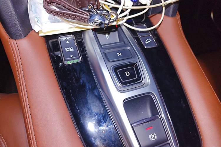 Used Honda UR-V 2020 370TURBO Two-Wheel Drive Luxury Edition Gear Lever