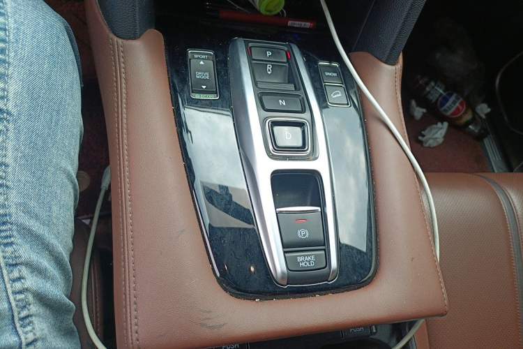 Used Honda UR-V 2020 370TURBO Two-Wheel Drive Luxury Edition Gear Lever