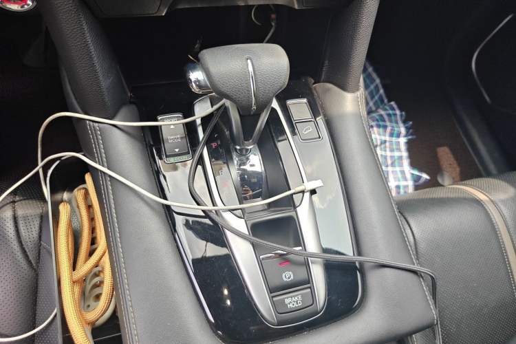 Used Honda UR-V 2020 240TURBO Two-Wheel Drive Zhiyue Version Gear Lever