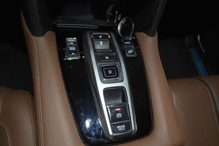 Used Honda UR-V 2020 370TURBO Two-Wheel Drive Luxury Edition Gear Lever