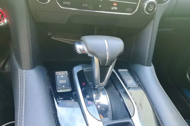 Used Honda UR-V 2020 240TURBO Two-Wheel Drive Zhiyue Version Gear Lever