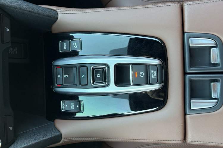 Used Honda UR-V 2020 370TURBO Two-Wheel Drive Luxury Edition Interior 14