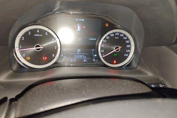 Used Honda UR-V 2020 370TURBO Two-Wheel Drive Luxury Edition Odometer Close Up