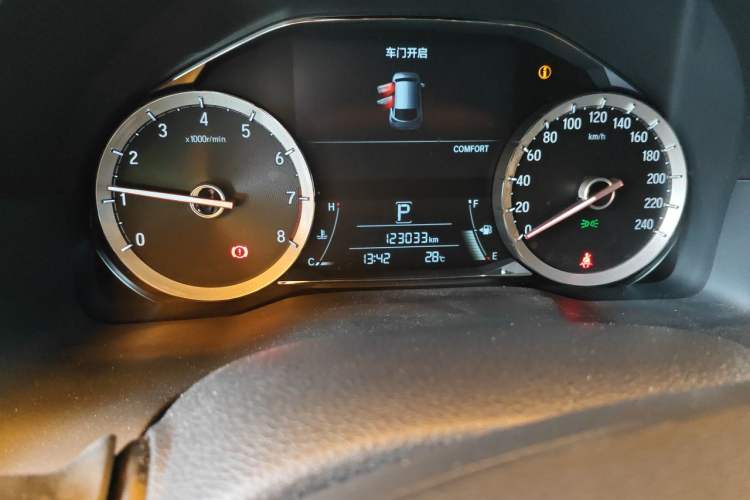 Used Honda UR-V 2020 370TURBO Two-Wheel Drive Luxury Edition Odometer Close Up