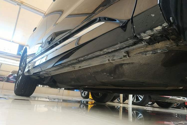 Used Honda UR-V 2020 370TURBO Two-Wheel Drive Luxury Edition Right Side Sill