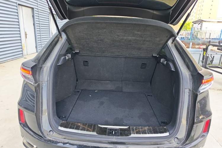 Used Honda UR-V 2020 370TURBO Two-Wheel Drive Luxury Edition Trunk
