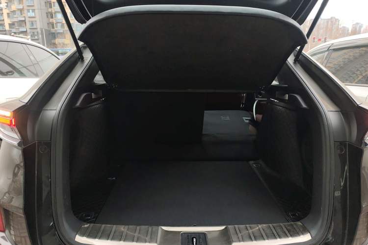 Used Honda UR-V 2020 370TURBO Two-Wheel Drive Luxury Edition Trunk